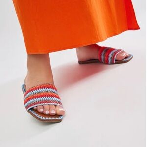 Women’s woven multi color sandals size 10